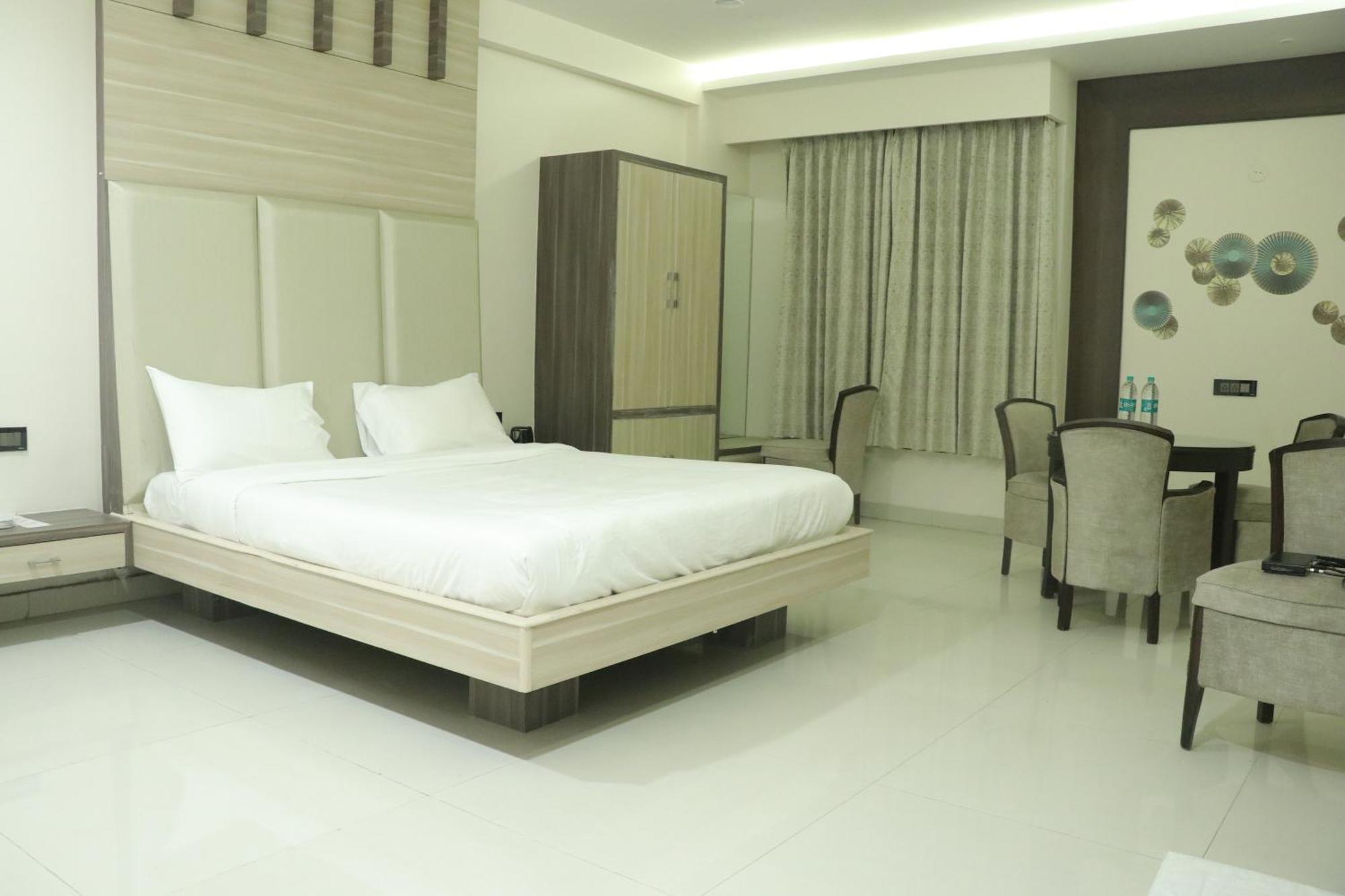 Pt Moolraj Residency Hotel Una  Екстериор снимка
