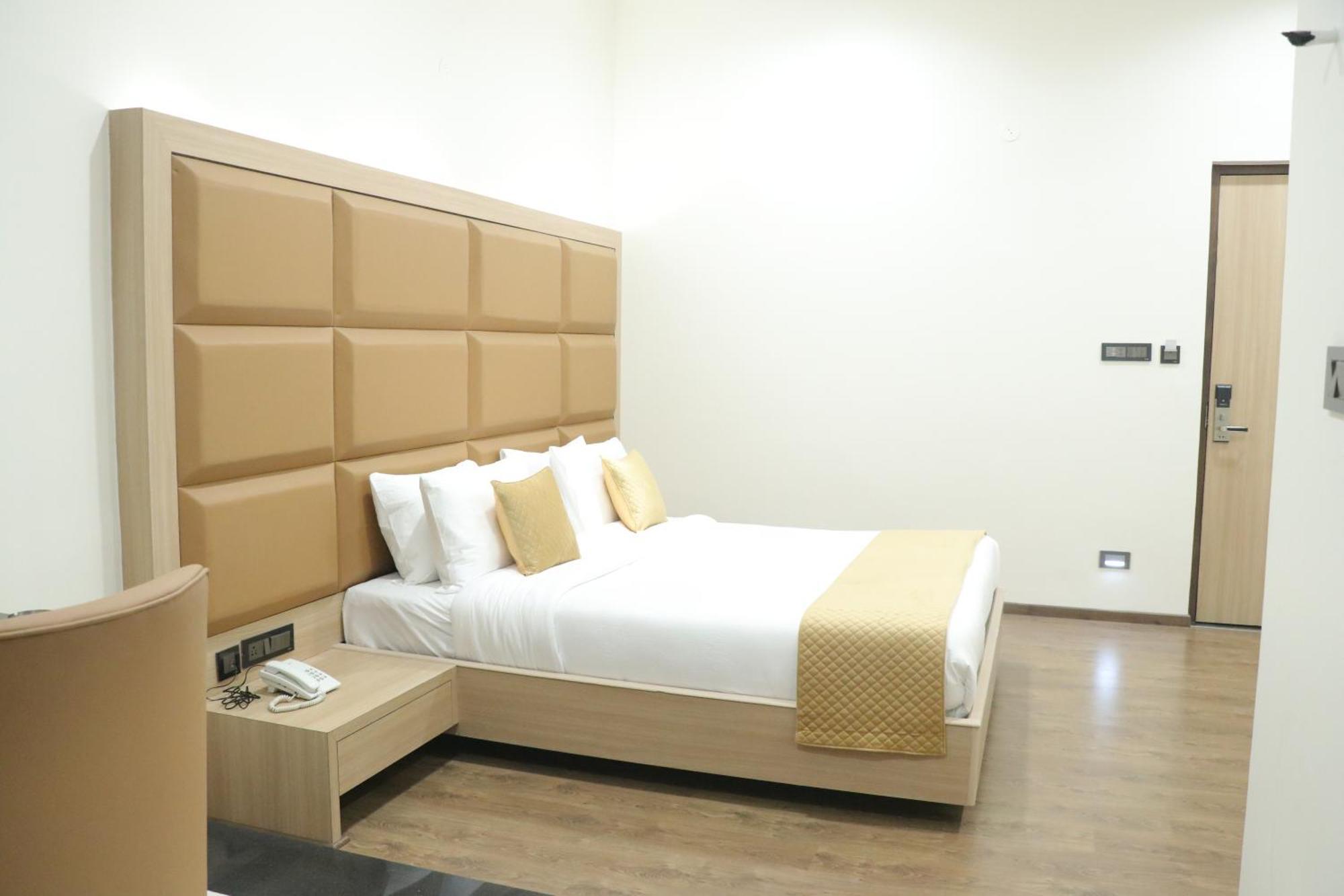 Pt Moolraj Residency Hotel Una  Екстериор снимка