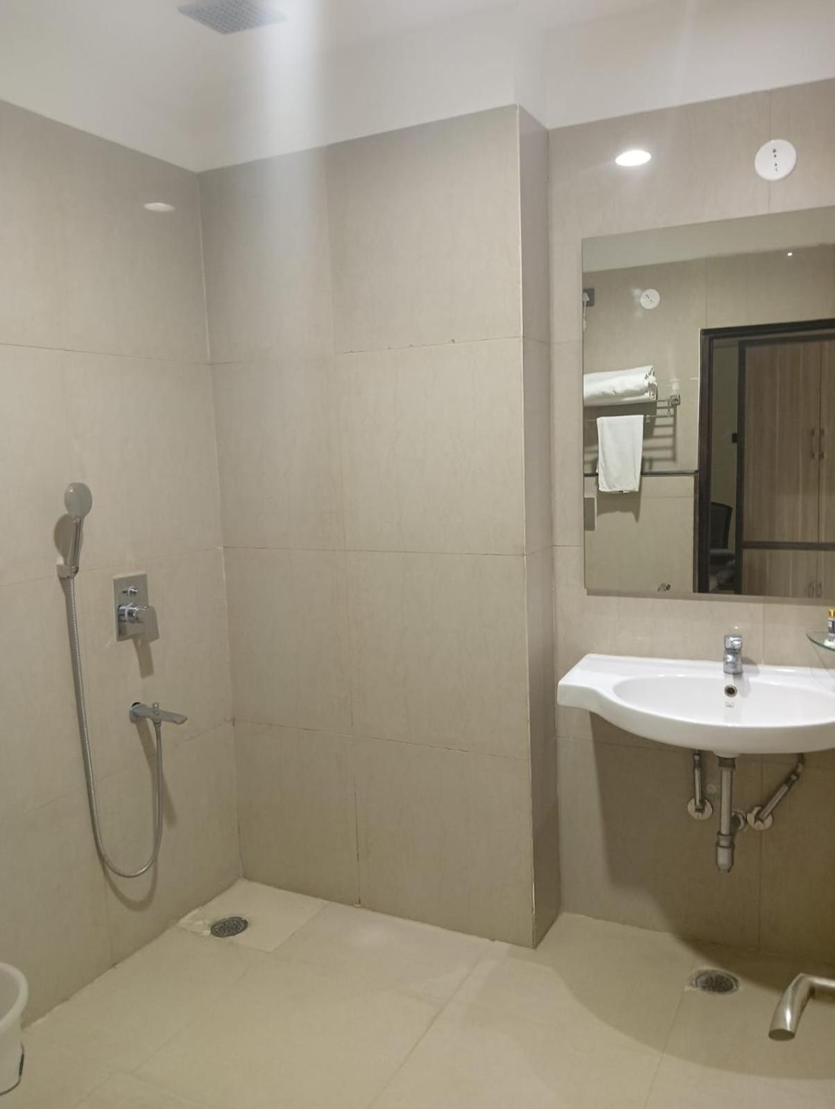 Pt Moolraj Residency Hotel Una  Екстериор снимка